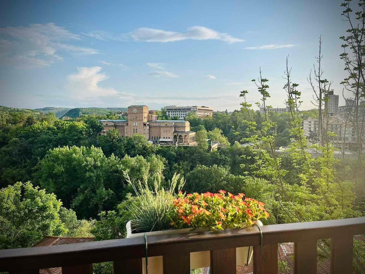 The Green Guest House Of Veliko Tarnovo-Amazing View, Top Location Bagian luar foto